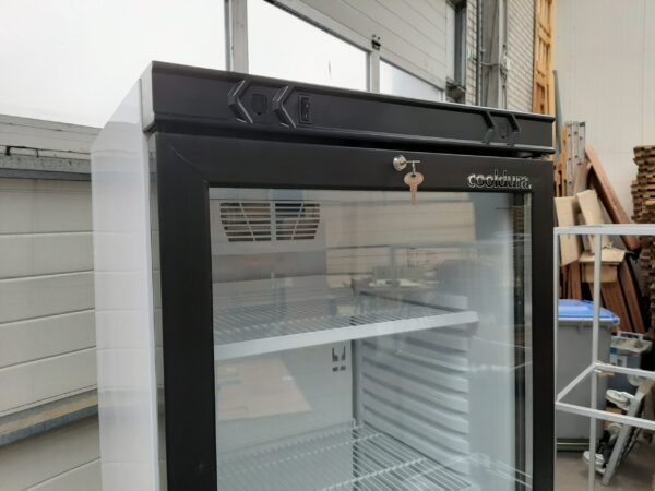 Glasdeurkoelkast glasdeurkoeling groot 368 liter inhoud met ledverlichting wit nieuw.