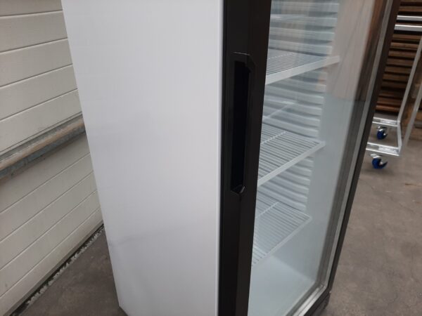 Glasdeurkoelkast glasdeurkoeling groot 368 liter inhoud met ledverlichting wit nieuw.