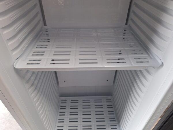 Glasdeurkoelkast glasdeurkoeling groot 368 liter inhoud met ledverlichting wit nieuw.