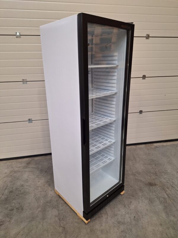 Glasdeurkoelkast glasdeurkoeling groot 368 liter inhoud met ledverlichting wit nieuw.
