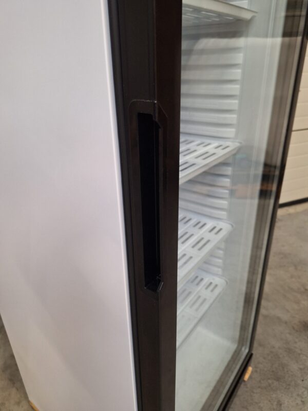 Glasdeurkoelkast glasdeurkoeling groot 368 liter inhoud met ledverlichting wit nieuw.