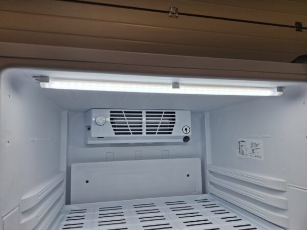 Glasdeurkoelkast glasdeurkoeling groot 368 liter inhoud met ledverlichting wit nieuw.