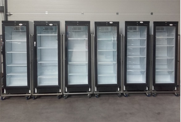 Glasdeurkoelkast glasdeurkoeling groot 368 liter inhoud met ledverlichting wit nieuw.